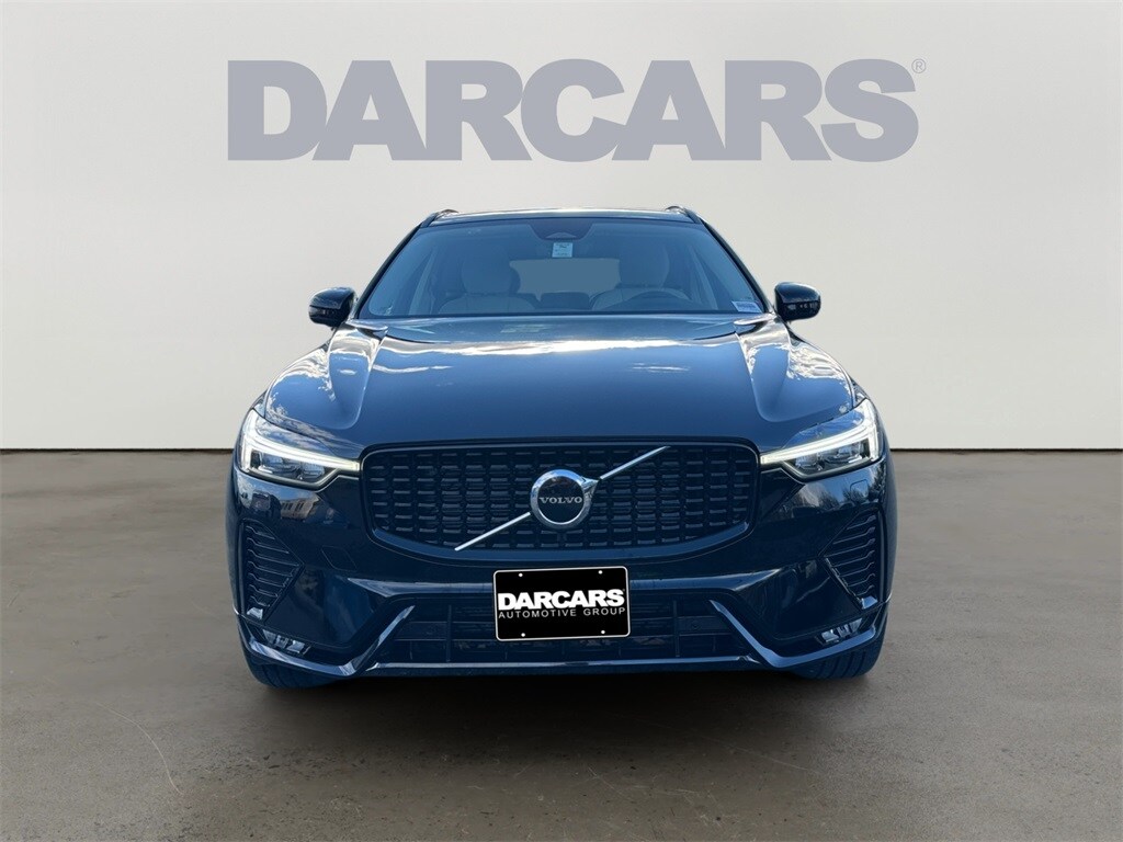 2024 Volvo XC60 Core photo 2