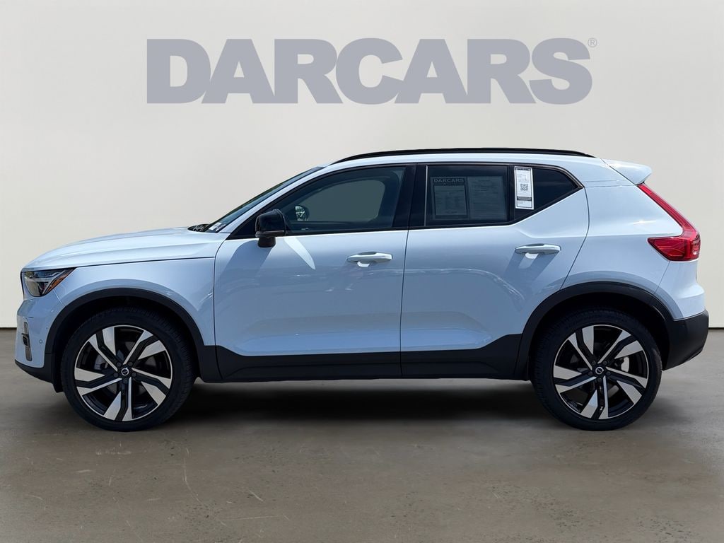 Certified 2024 Volvo XC40 B5 Plus Dark Theme SUV