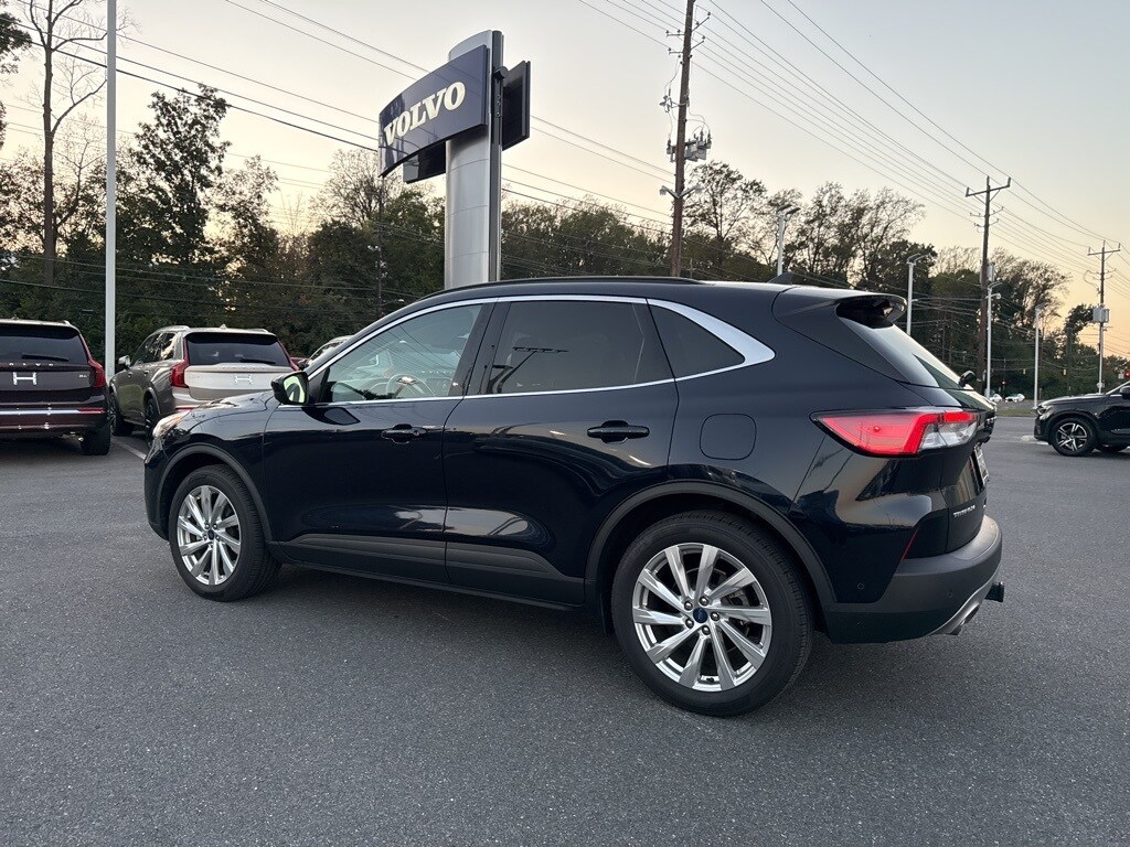 2021 Ford Escape Titanium Hybrid photo 3