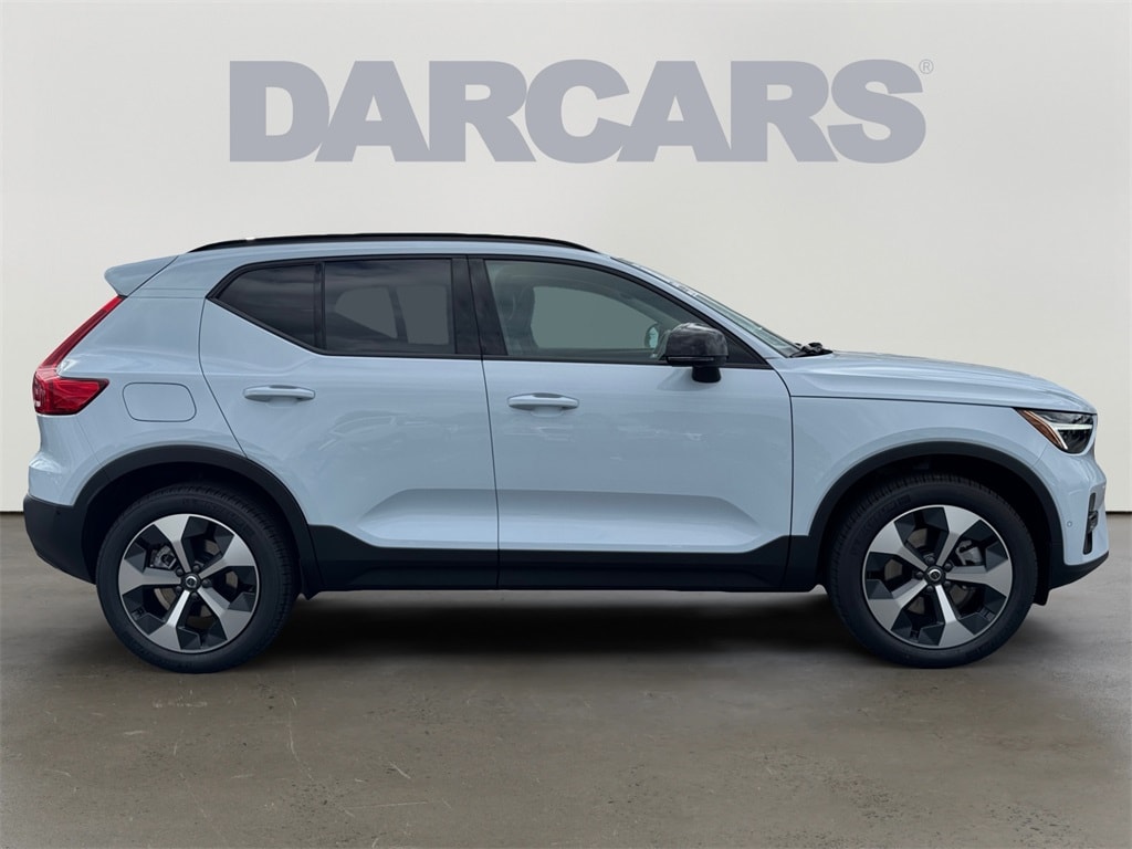 New 2026 Volvo XC40 B5 Plus SUV