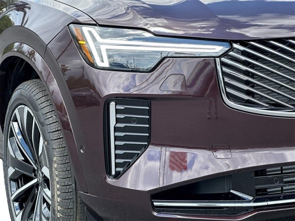 2025 Volvo XC90 T8 Plus photo 3