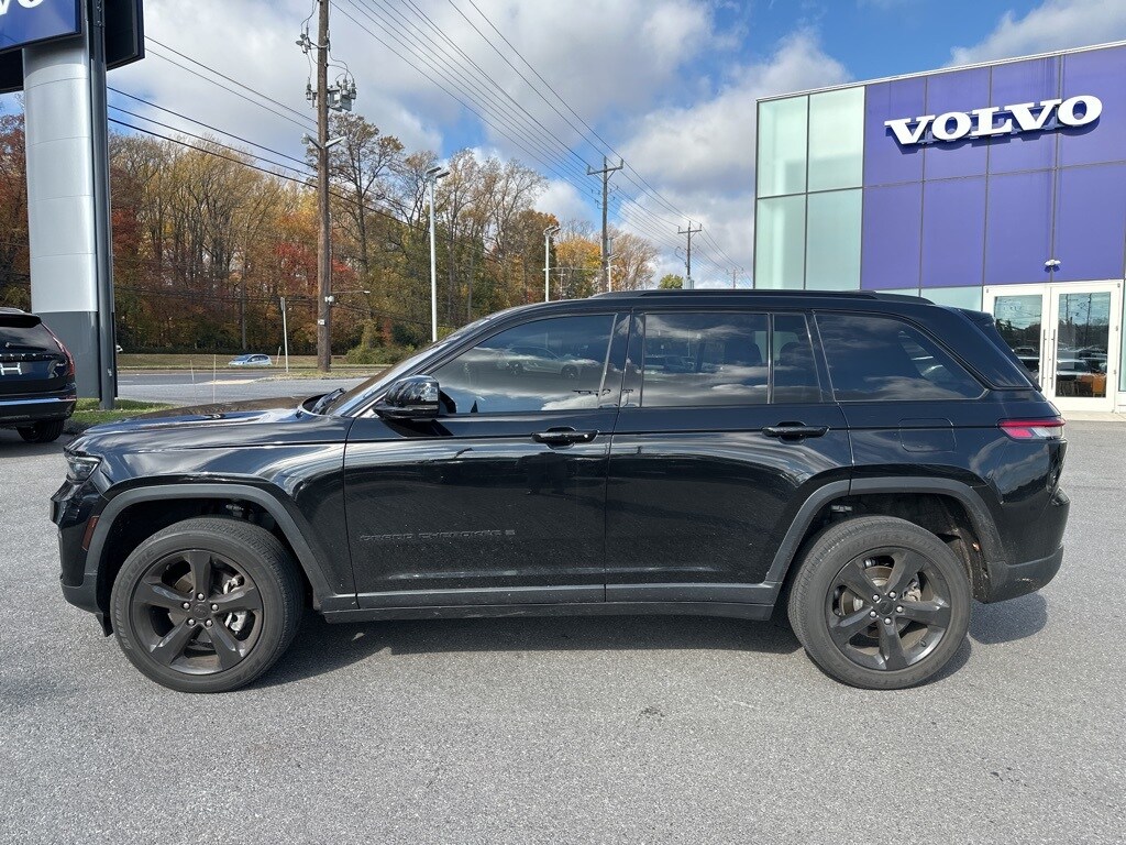2023 Jeep Grand Cherokee Altitude photo 2