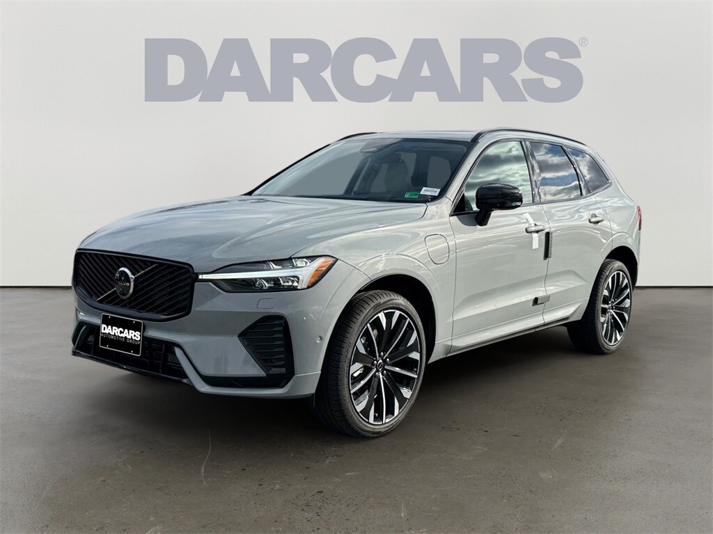 2026 Volvo XC60 Hybrid T8 photo 2