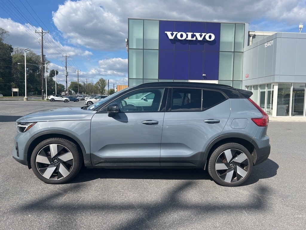 2023 Volvo XC40 Recharge Twin Plus photo 2