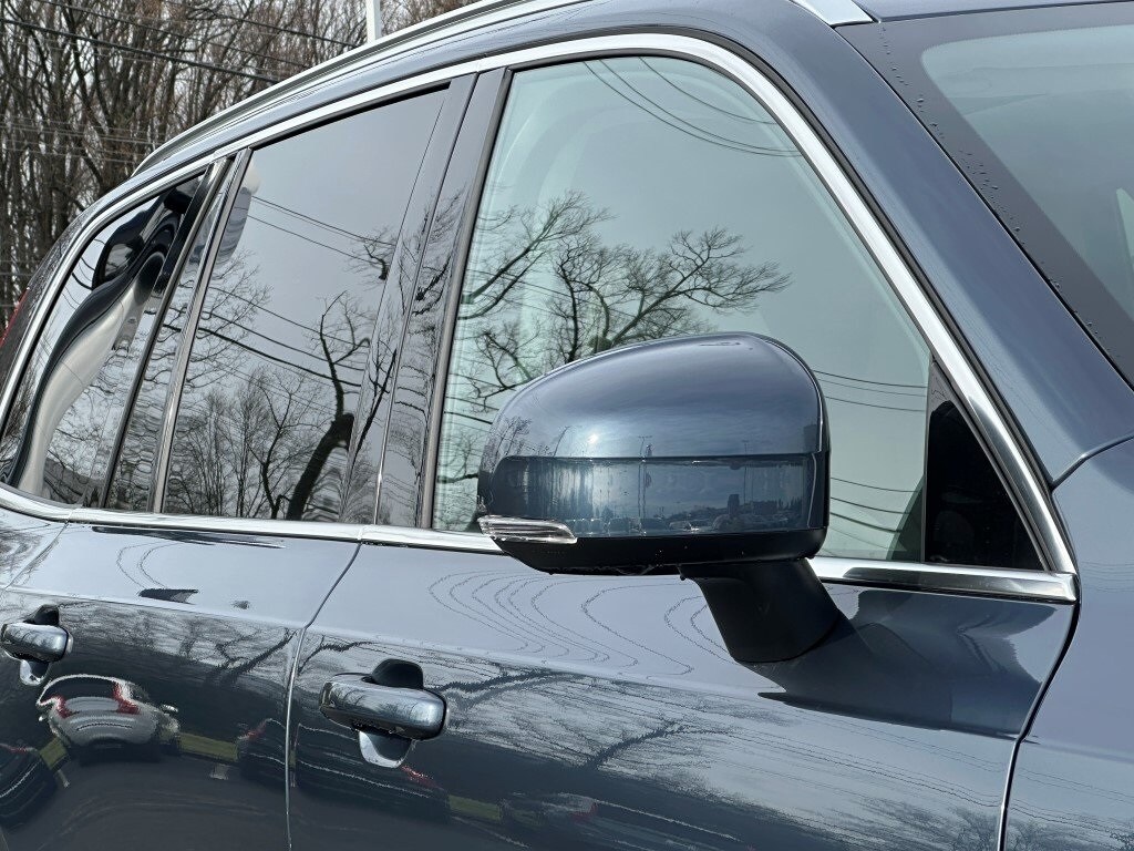 2025 Volvo XC90 T8 Plus photo 4