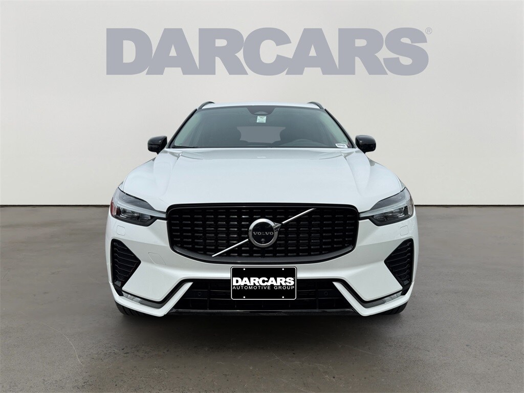 2025 Volvo XC60 B5 Plus photo 2