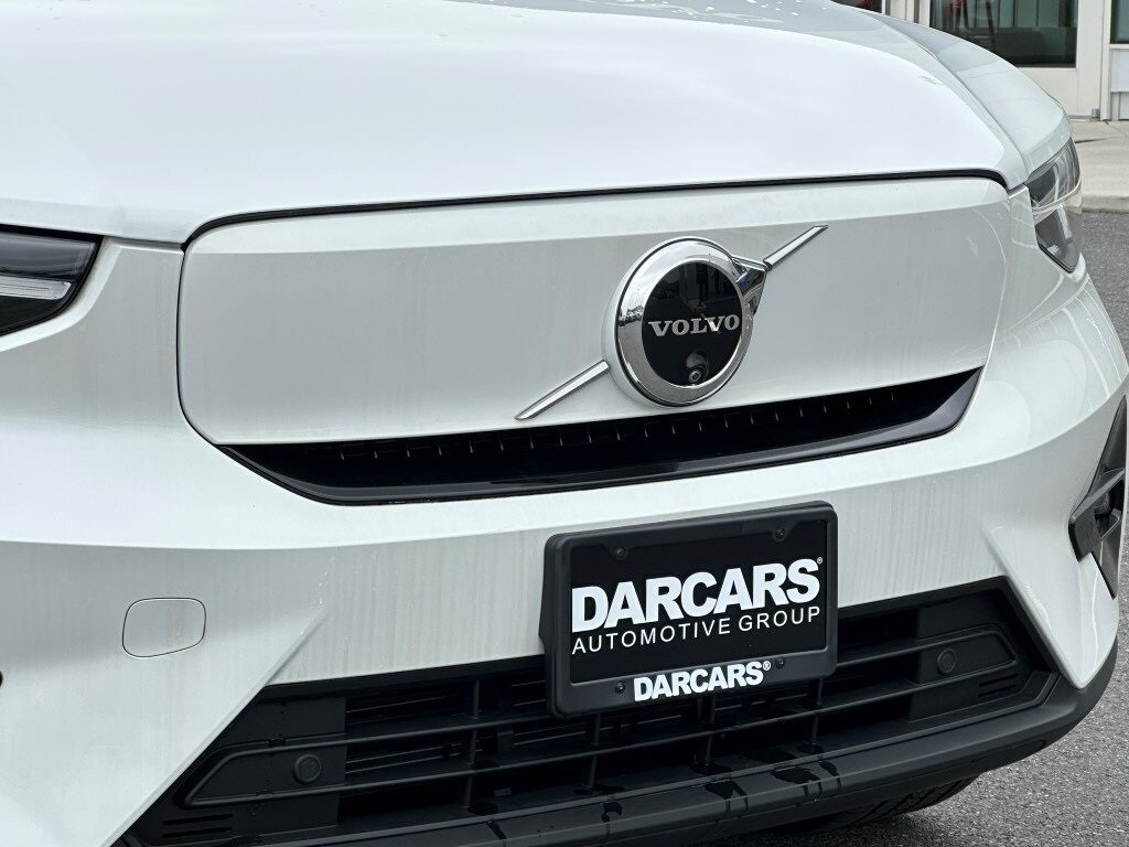 2024 Volvo XC40 Recharge Twin Plus photo 2