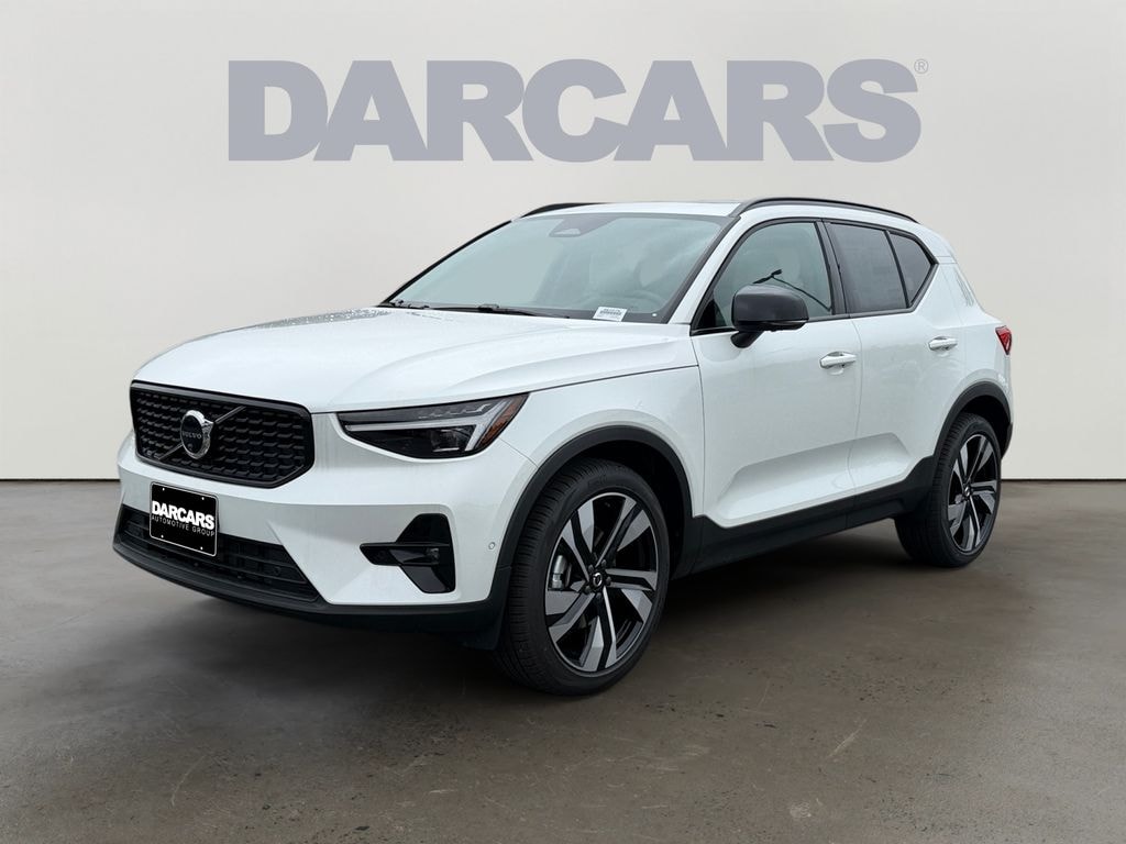 New 2026 Volvo XC40 B5 Plus SUV