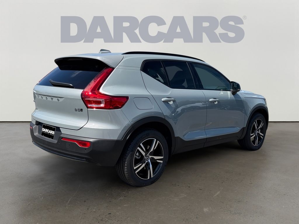 New 2026 Volvo XC40 B5 Core SUV