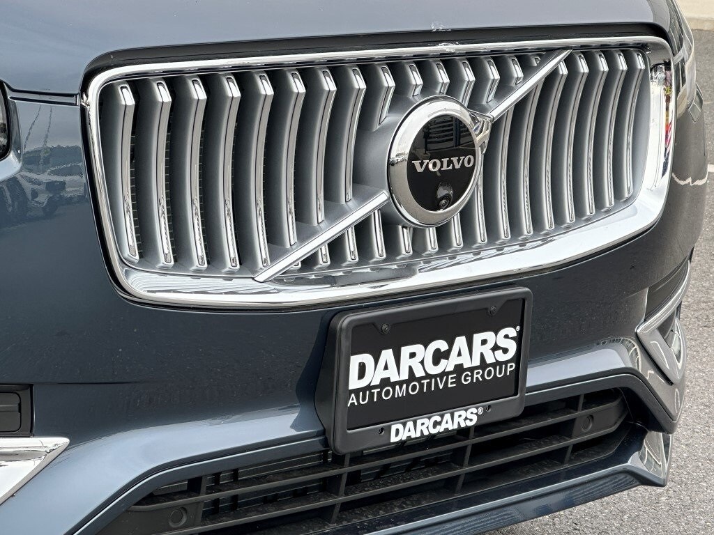 2025 Volvo XC90 B5 photo 2