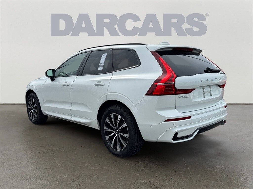 2025 Volvo XC60 B5 Plus photo 4