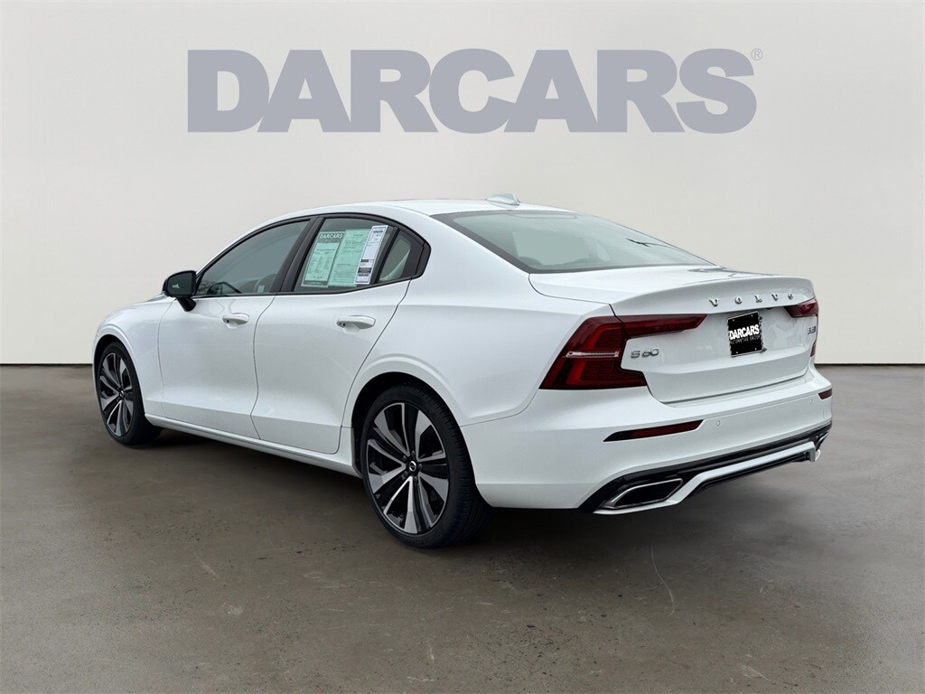 2022 Volvo S60 B5 Momentum photo 4