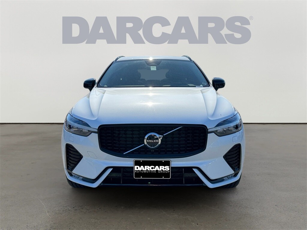 2025 Volvo XC60 B5 Plus photo 2