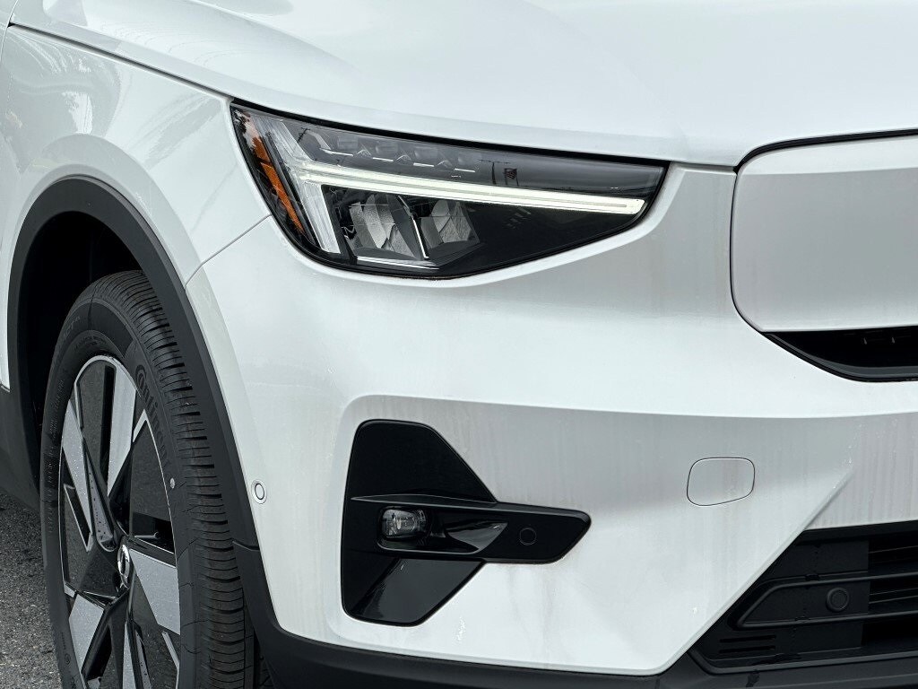 2024 Volvo XC40 Recharge Twin Plus photo 3