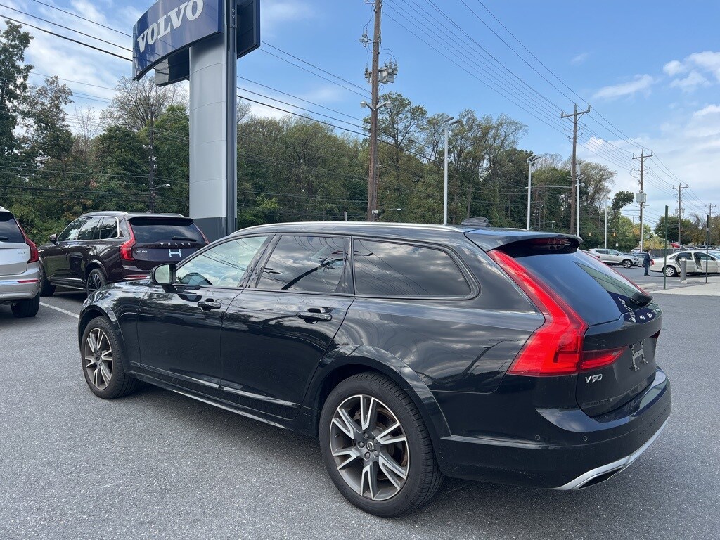 2018 Volvo V90 Cross Country T6 AWD photo 2