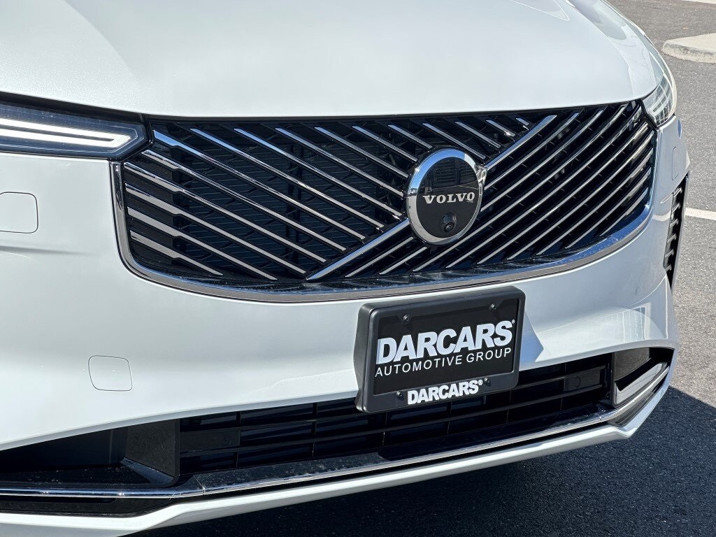 2025 Volvo XC90 T8 Plus photo 2