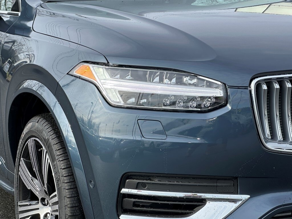2025 Volvo XC90 T8 Plus photo 3