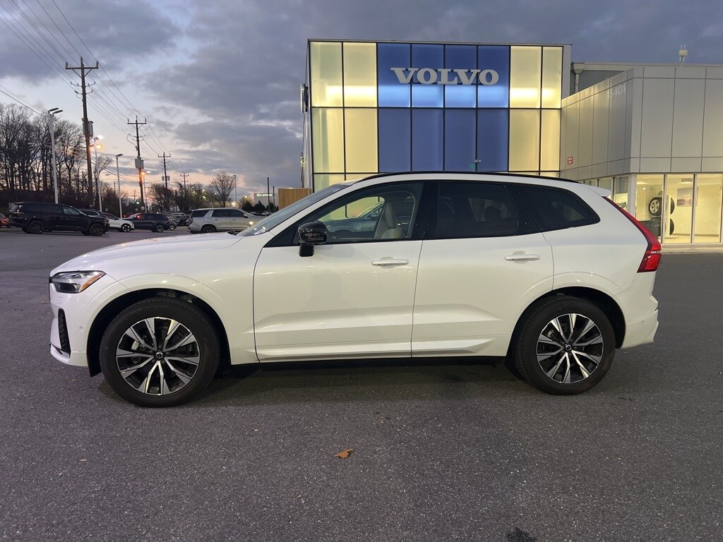 2025 Volvo XC60 photo 2