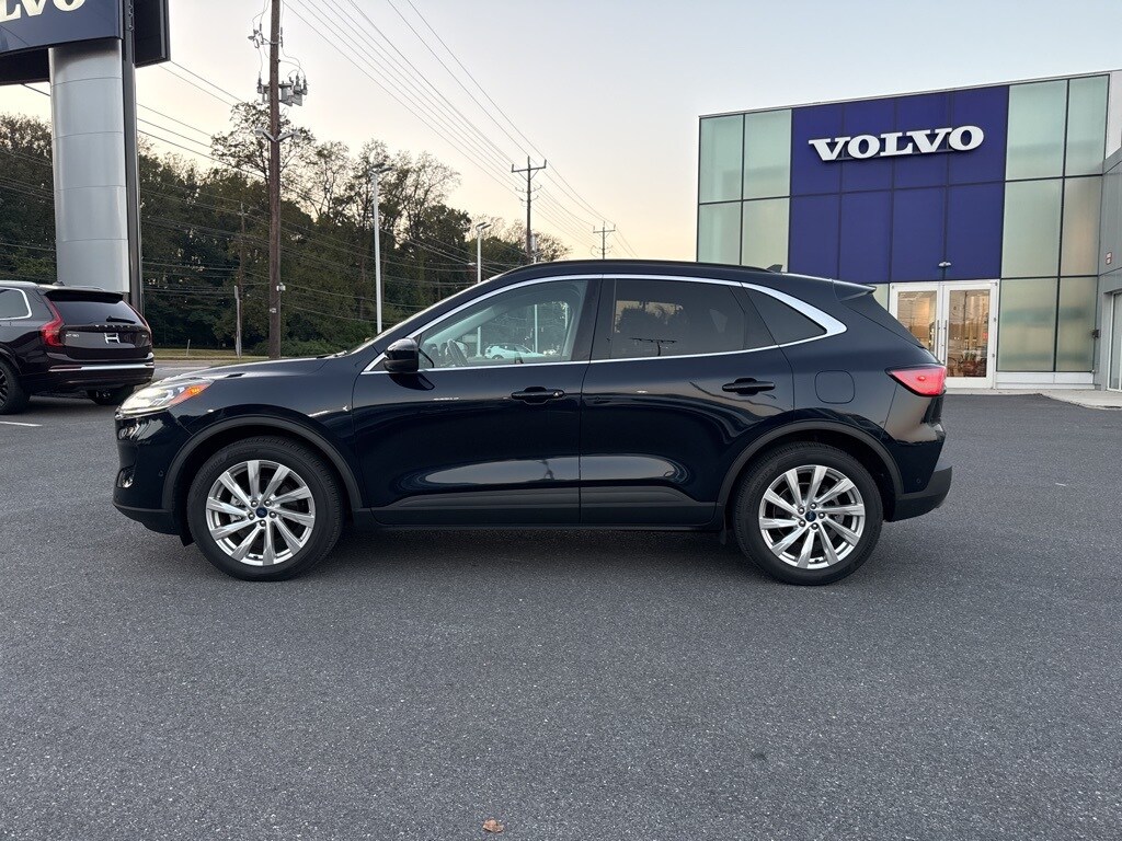 2021 Ford Escape Titanium Hybrid photo 2