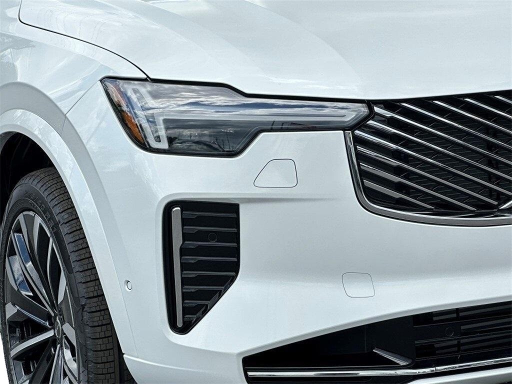 2025 Volvo XC90 T8 Plus photo 3