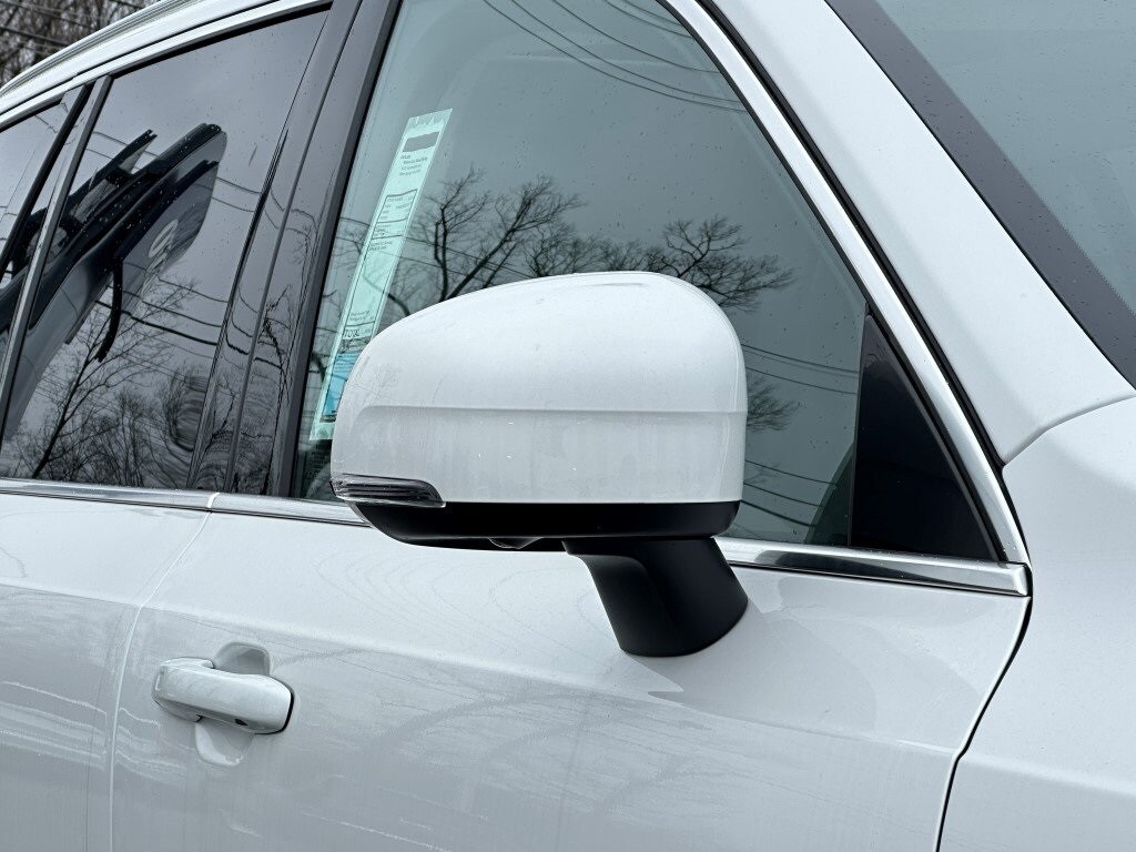 2025 Volvo XC90 T8 Plus photo 2