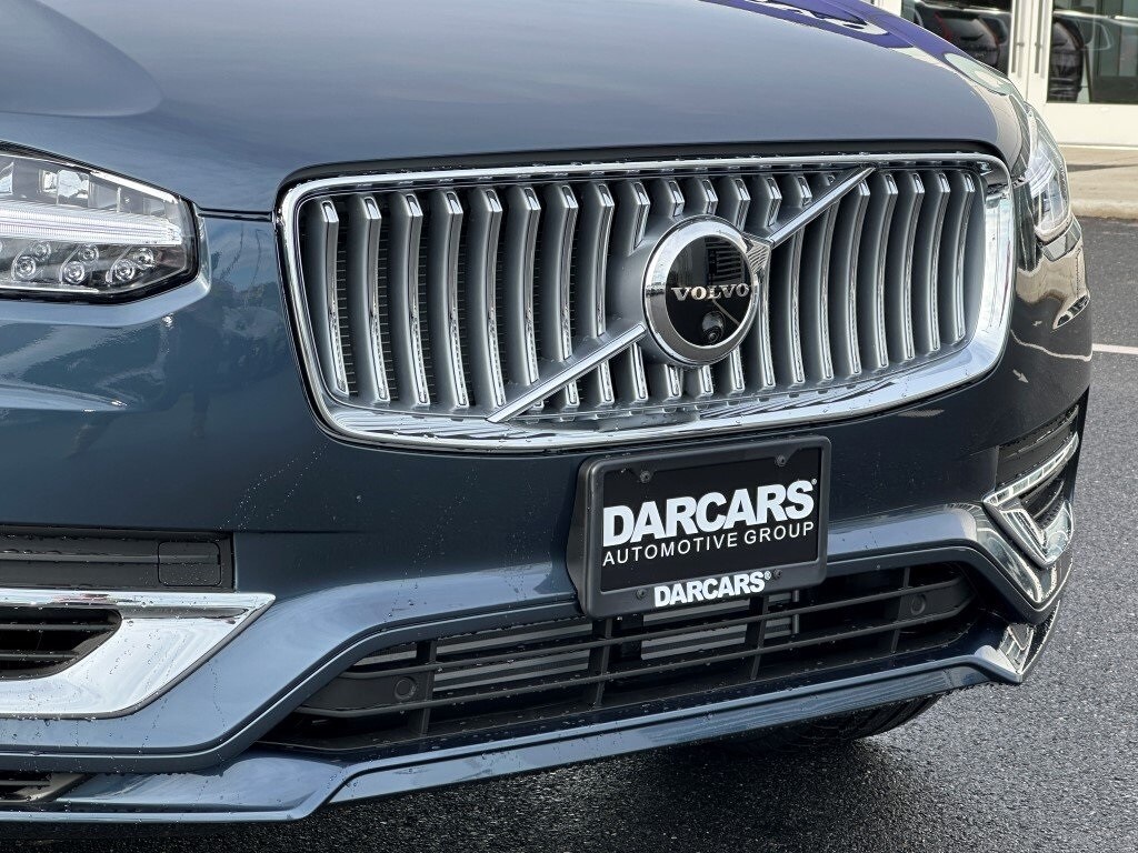 2025 Volvo XC90 T8 Plus photo 2