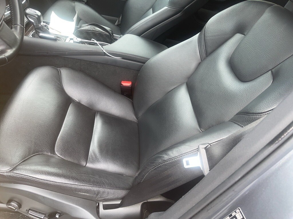 2016 Volvo XC90 T6 Momentum Plus photo 4