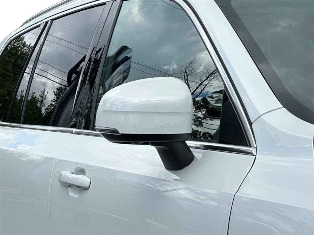 2025 Volvo XC90 T8 Plus photo 4