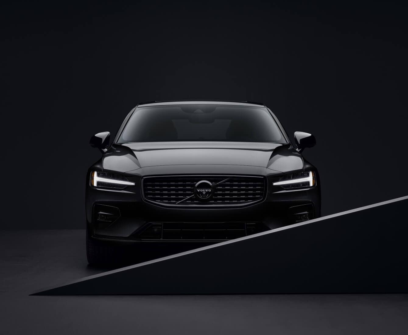 2025 Volvo S60 vs. Audi A4 Size Comparison