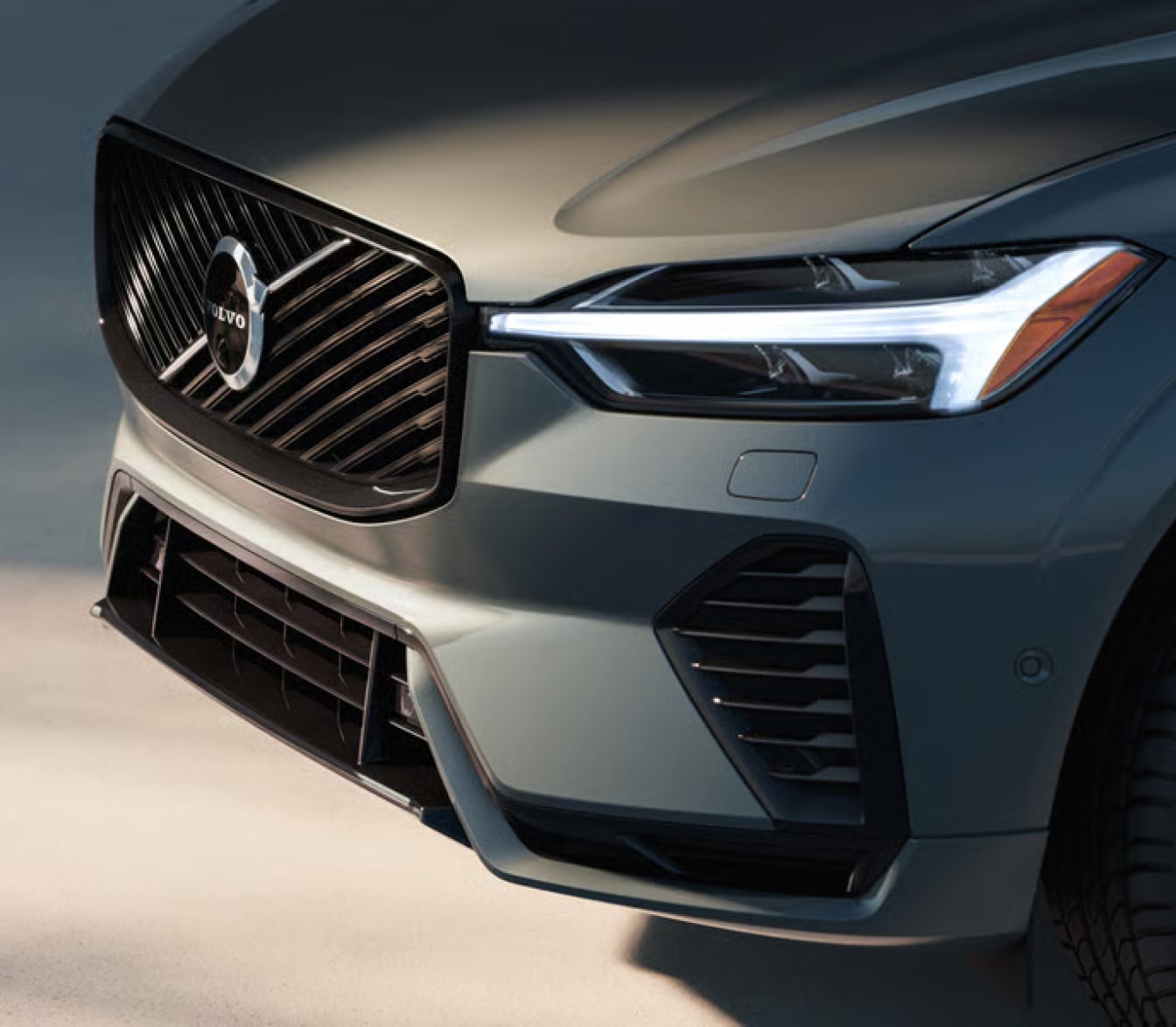 Volvo XC60 front view