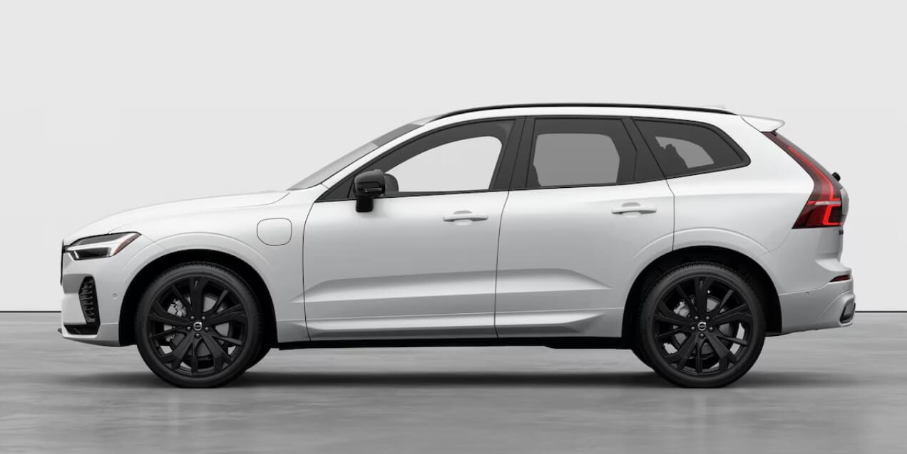Volvo XC60 Plug-In Hybrid Black Edition Ultra in Crystal White