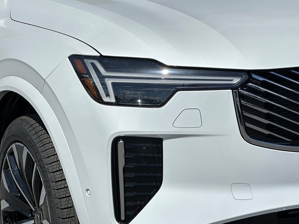 2025 Volvo XC90 T8 Plus photo 3
