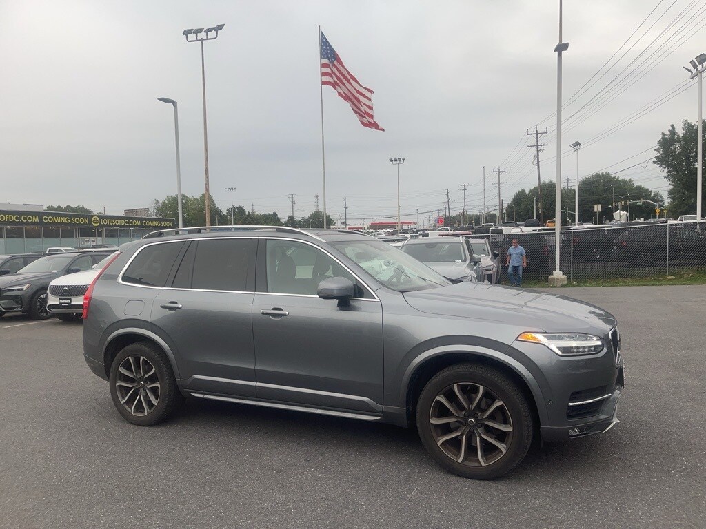 2016 Volvo XC90 T6 Momentum Plus photo 3