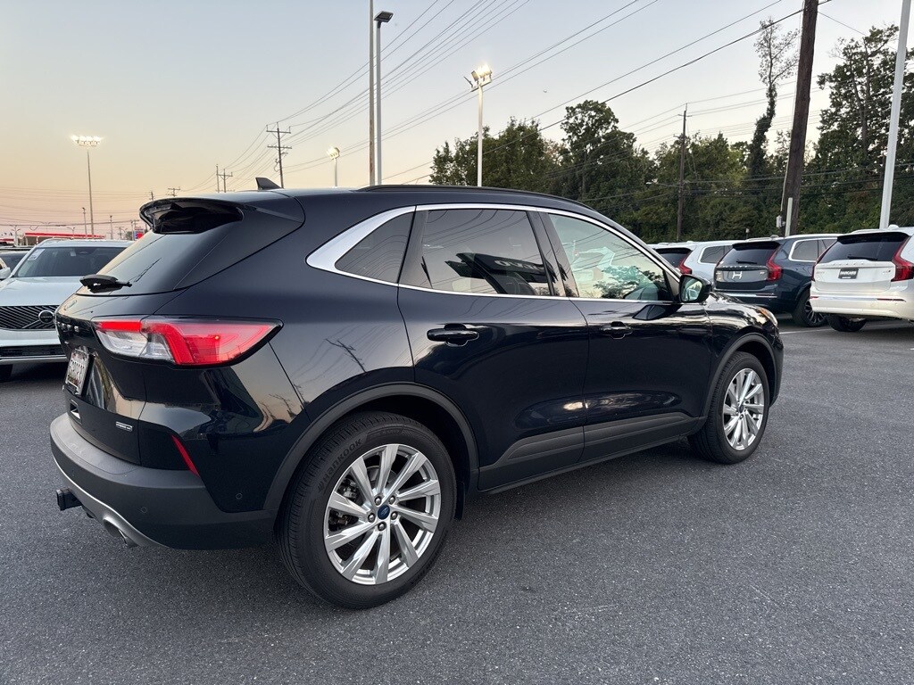 2021 Ford Escape Titanium Hybrid photo 4