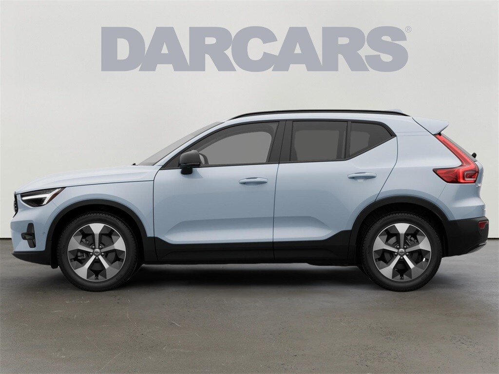 2026 Volvo XC40 Plus photo 2