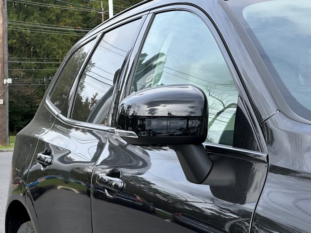 2025 Volvo XC60 Hybrid T8 Plus photo 2