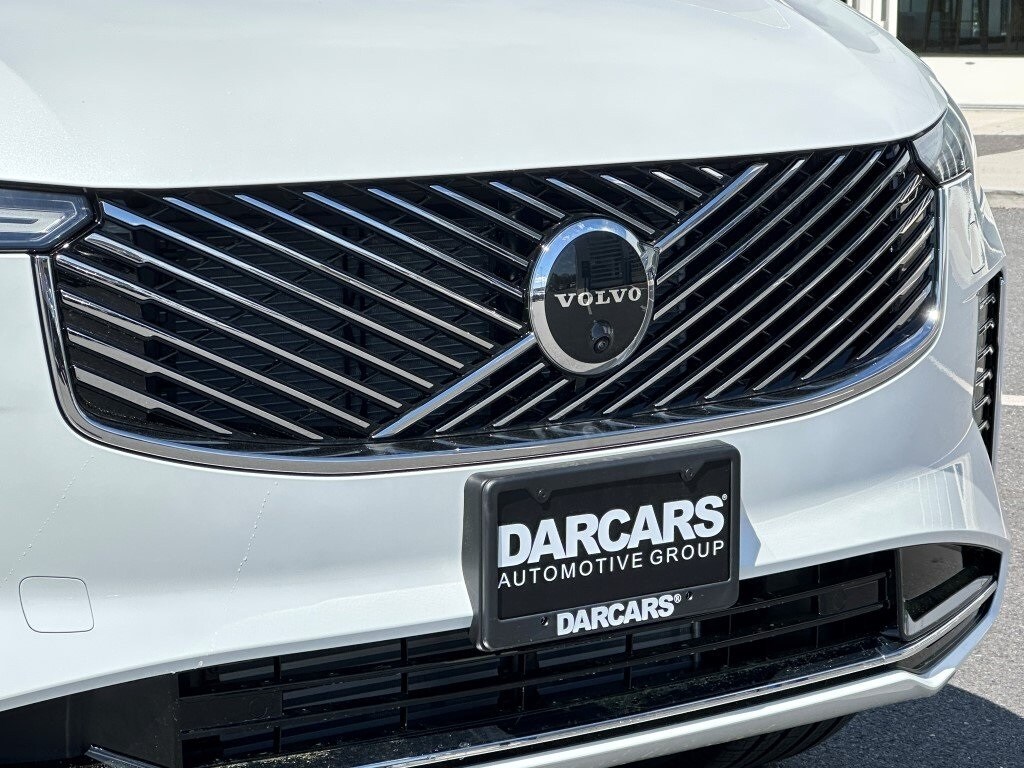 2025 Volvo XC90 T8 Plus photo 2