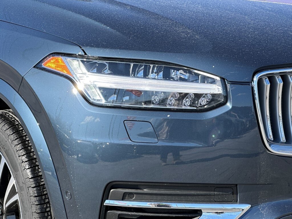 2025 Volvo XC90 T8 Plus photo 3