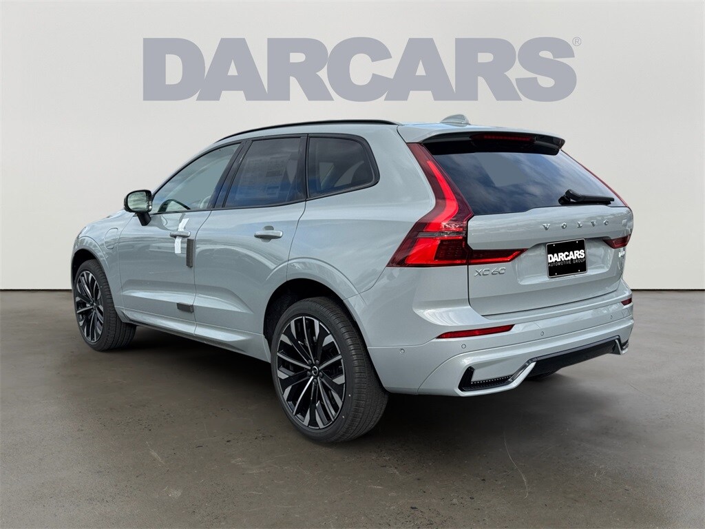 2026 Volvo XC60 Hybrid T8 photo 3