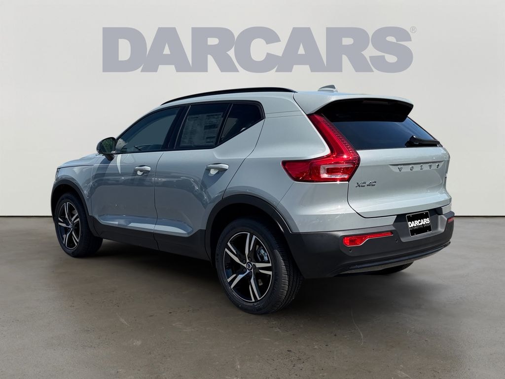 New 2026 Volvo XC40 B5 Core SUV