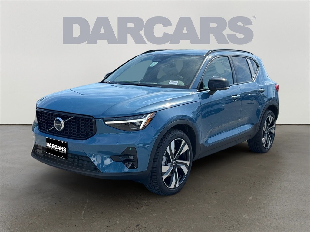 2025 Volvo XC40 photo 3