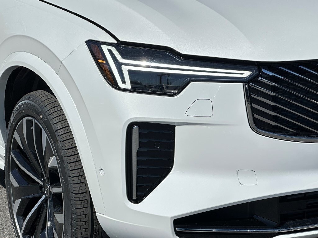 2025 Volvo XC90 T8 Plus photo 3