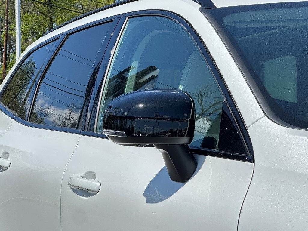 2025 Volvo XC60 Hybrid T8 Plus photo 4