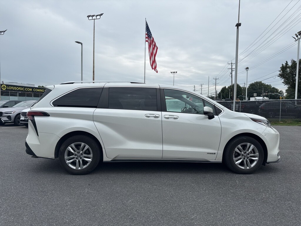 2021 Toyota Sienna Limited photo 2
