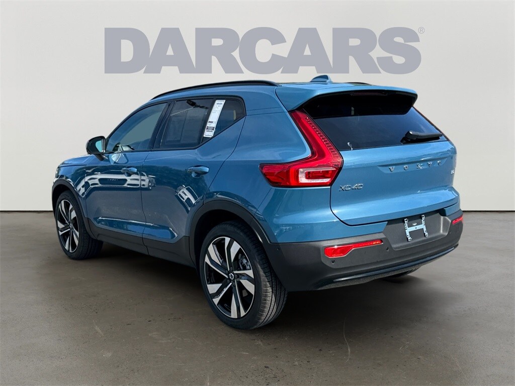 2025 Volvo XC40 photo 4