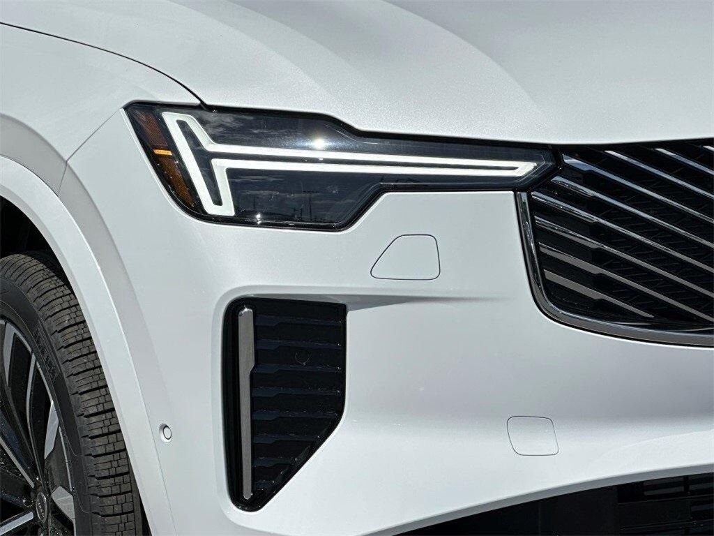 2025 Volvo XC90 T8 Plus photo 3