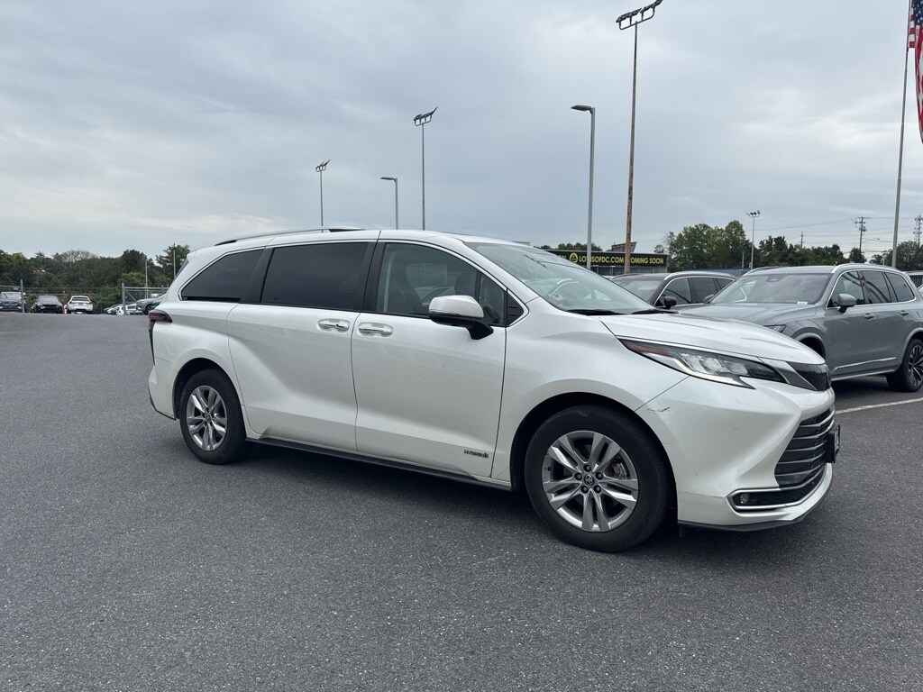 2021 Toyota Sienna Limited photo 3