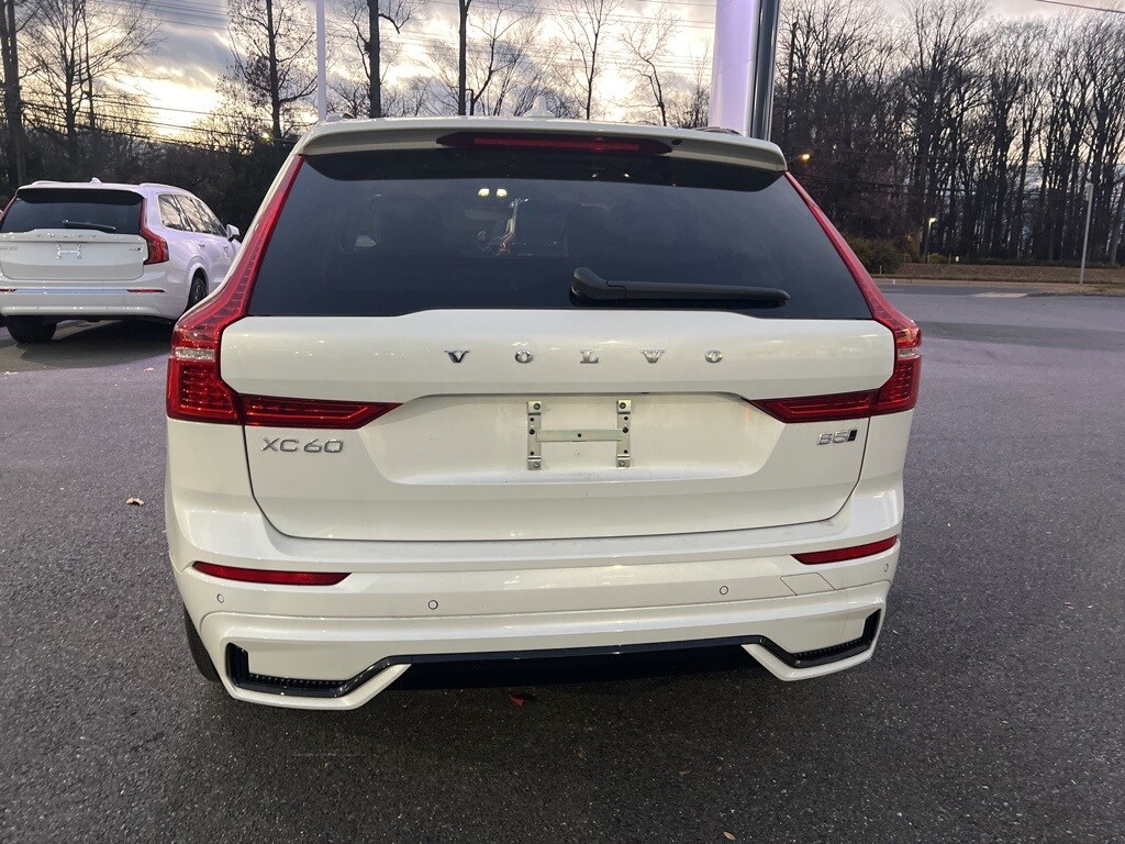 2025 Volvo XC60 photo 4