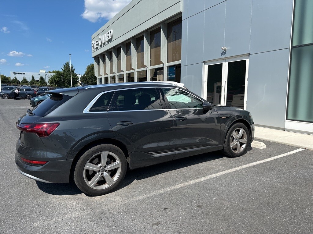 2019 Audi e-tron Premium Plus photo 3