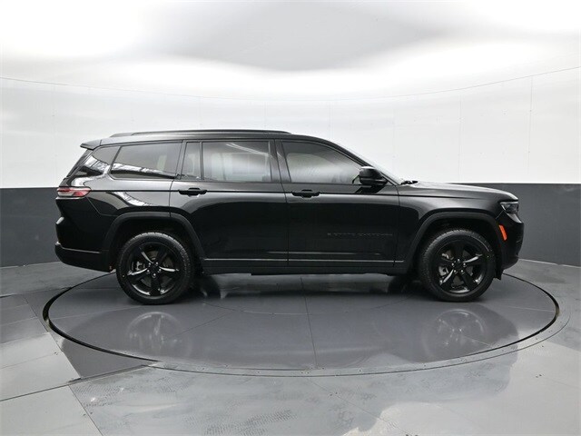 2023 Jeep Grand Cherokee Altitude photo 4